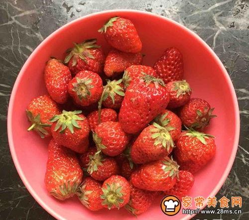 娱乐吃瓜君草莓果酱素颜